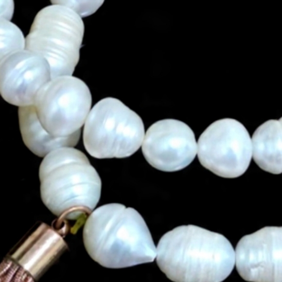 Elegant White Pearl Bracelets with Tassel - Picture 3 of 4